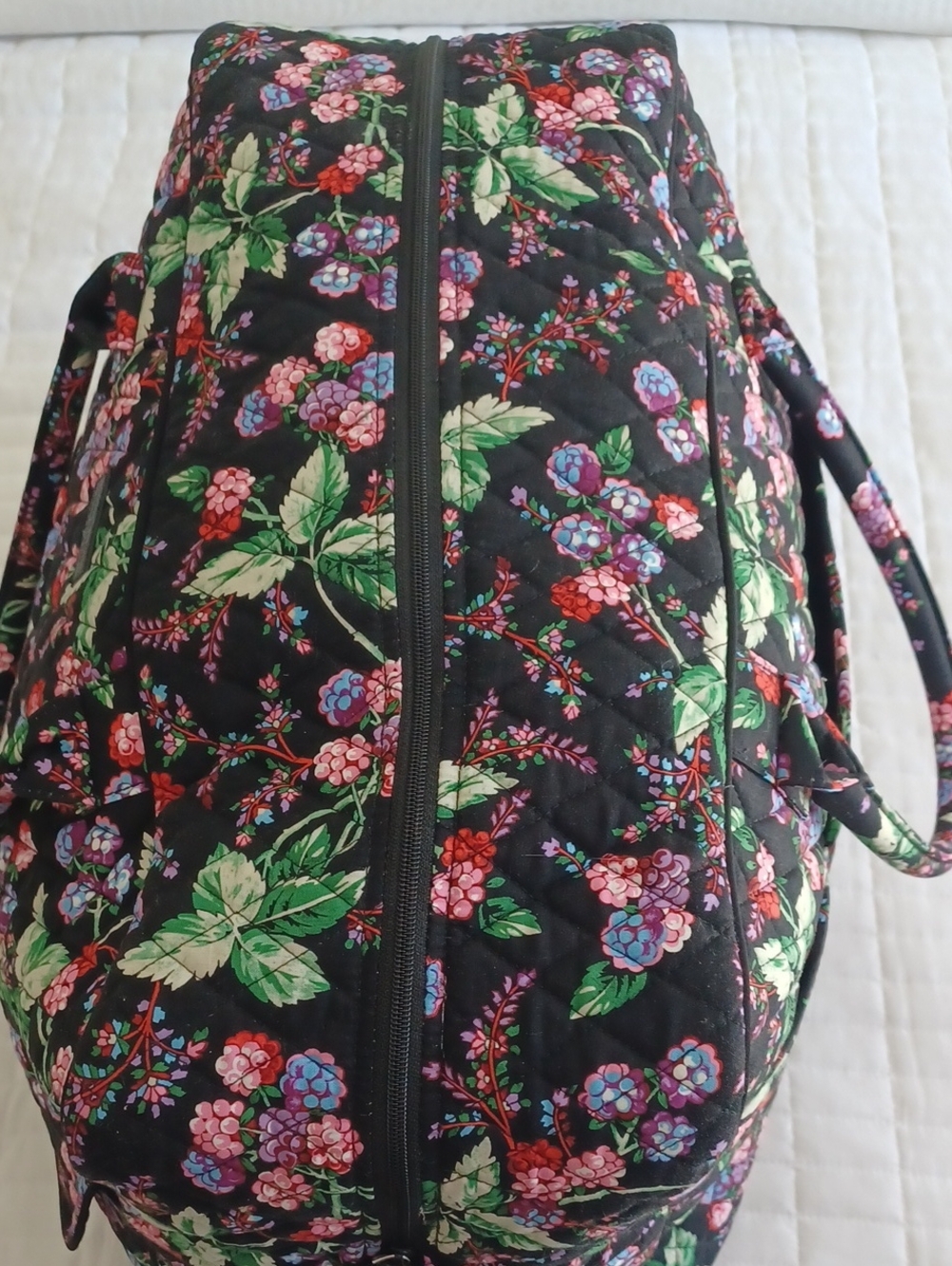 EUC Large Vera Bradley Travel Bag In Winter Berry Pattern - Picture 9 of 16